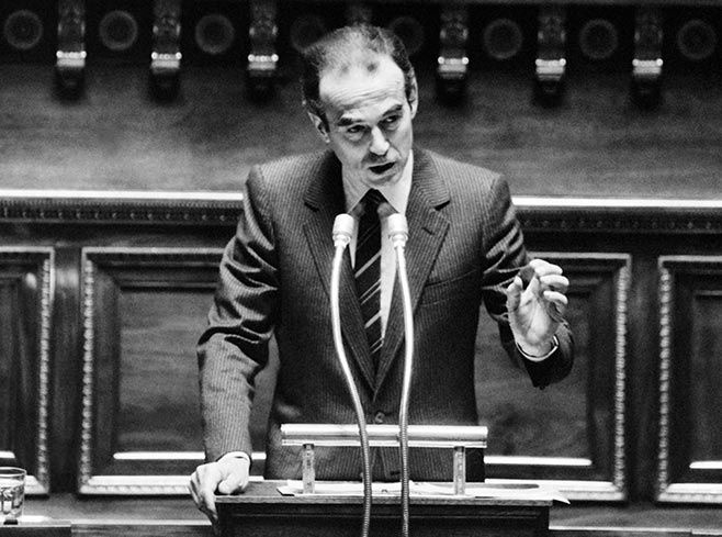 Robert Badinter, garde des Sceaux, ministre de la justice présente à l'Assemblée nationale son projet de loi portant sur l'abolition de la peine de mort, 18 septembre 1981